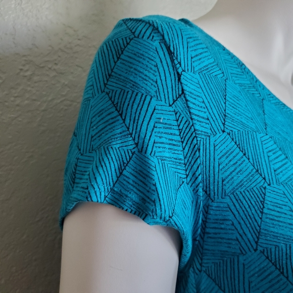 2 Tops - Picture 4 of 12